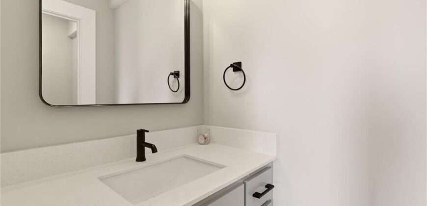 7129 NE State Route 92 Highway, Smithville, MO 64089