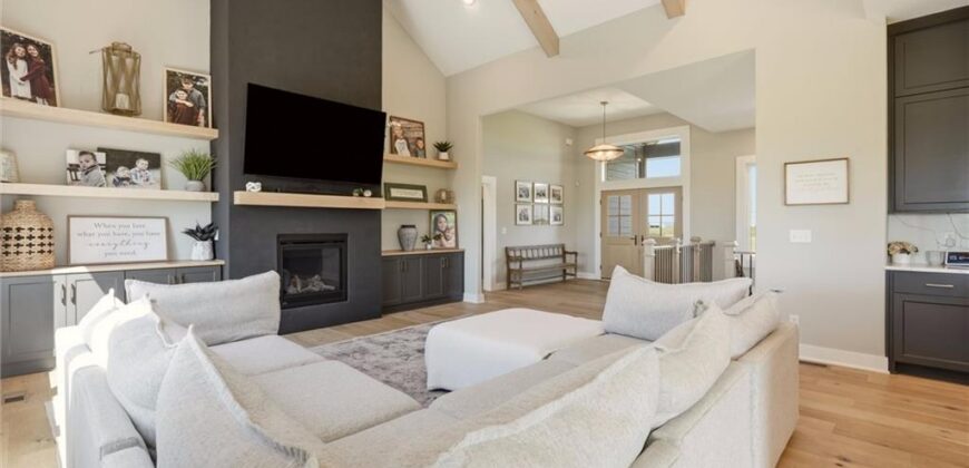 7129 NE State Route 92 Highway, Smithville, MO 64089