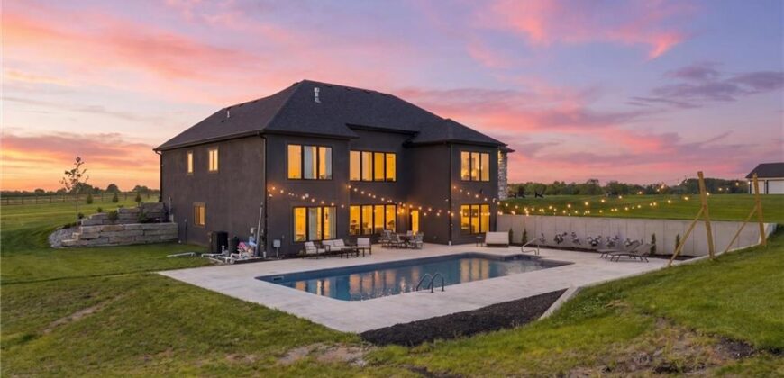 7129 NE State Route 92 Highway, Smithville, MO 64089
