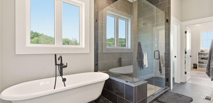 7129 NE State Route 92 Highway, Smithville, MO 64089