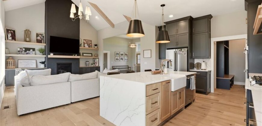 7129 NE State Route 92 Highway, Smithville, MO 64089