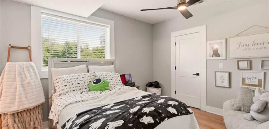 7129 NE State Route 92 Highway, Smithville, MO 64089
