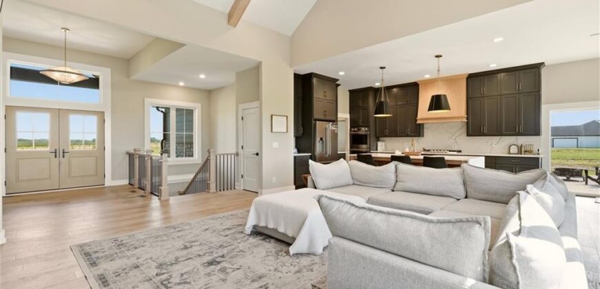 7129 NE State Route 92 Highway, Smithville, MO 64089