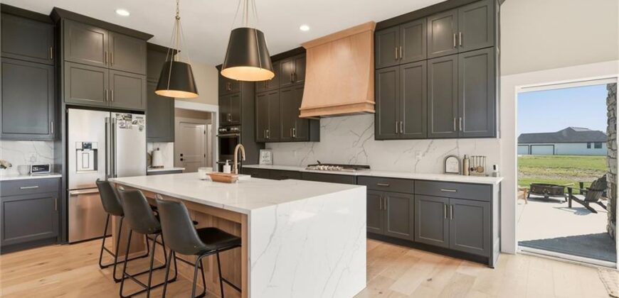 7129 NE State Route 92 Highway, Smithville, MO 64089