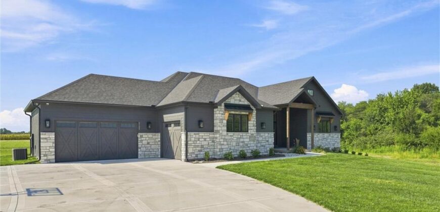 7129 NE State Route 92 Highway, Smithville, MO 64089