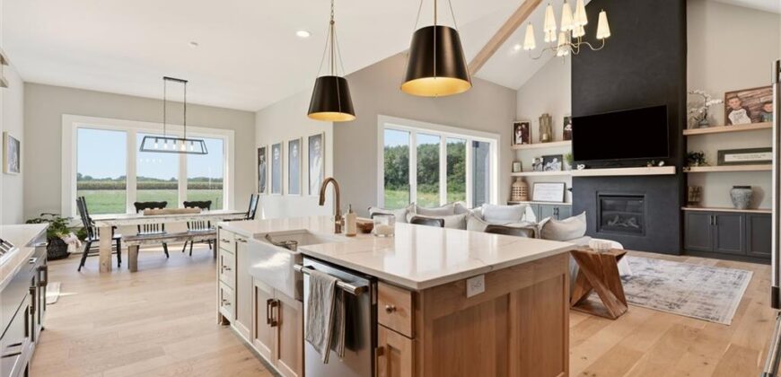 7129 NE State Route 92 Highway, Smithville, MO 64089
