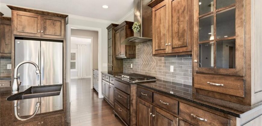 8612 N Farley Avenue, Kansas City, MO 64157