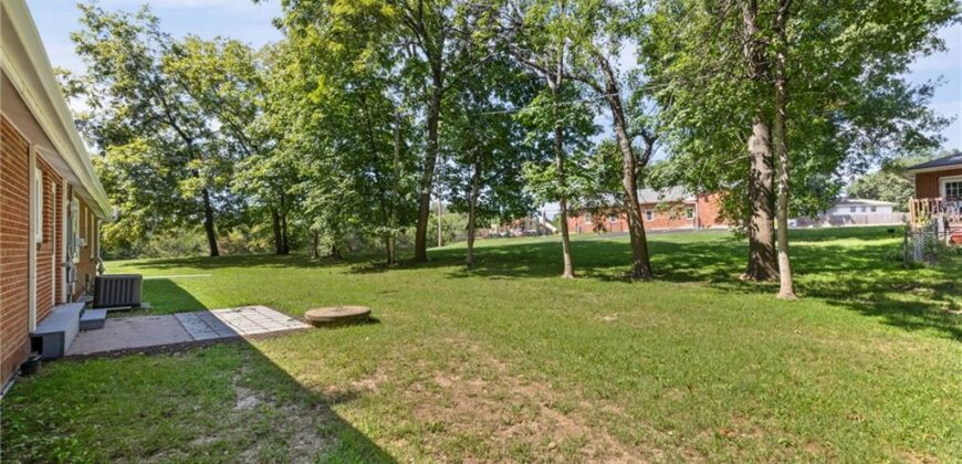 301 N 169 Highway, Smithville, MO 64089