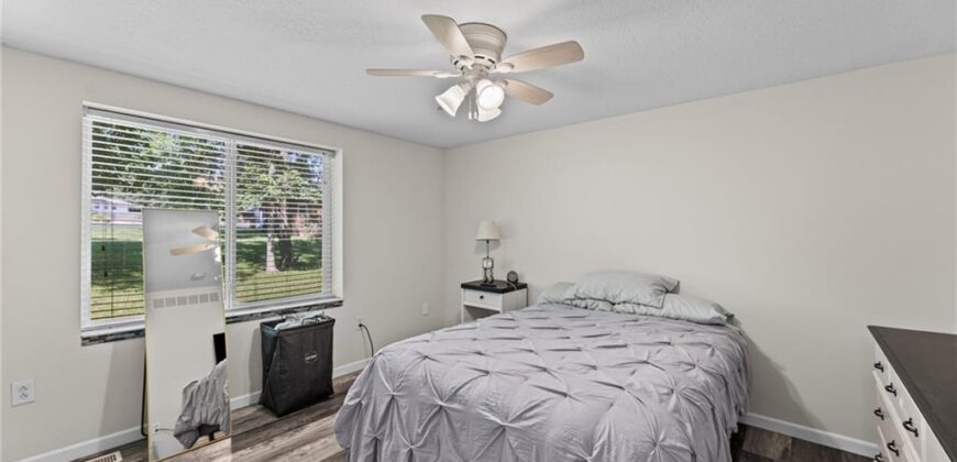 301 N 169 Highway, Smithville, MO 64089