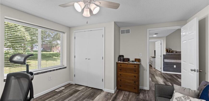 301 N 169 Highway, Smithville, MO 64089