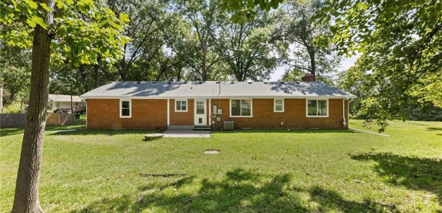301 N 169 Highway, Smithville, MO 64089