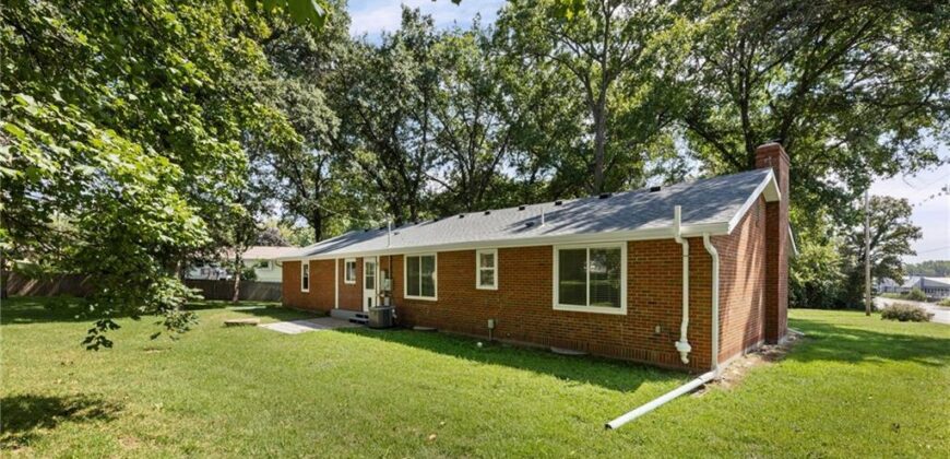 301 N 169 Highway, Smithville, MO 64089
