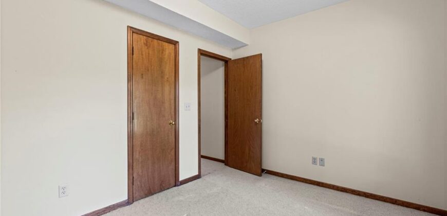 5607 N Flint Ridge Road, Kansas City, MO 64151