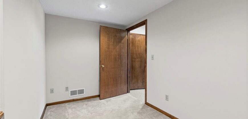 5607 N Flint Ridge Road, Kansas City, MO 64151