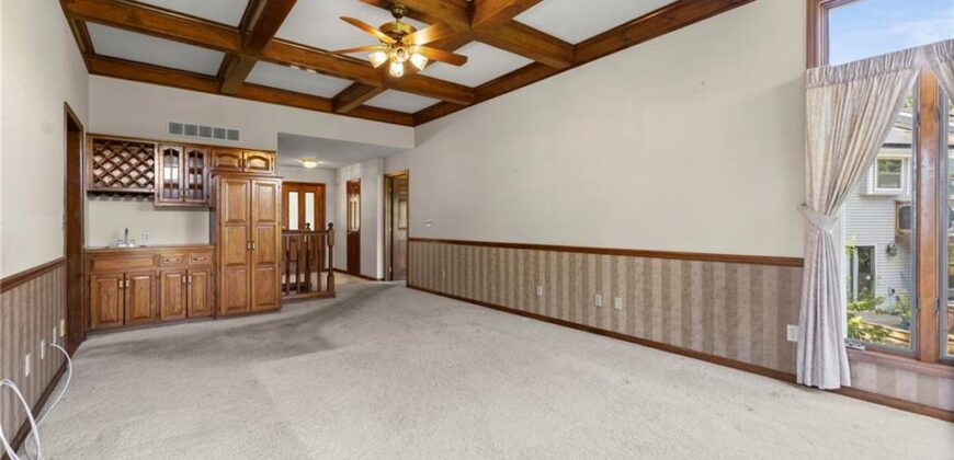 5607 N Flint Ridge Road, Kansas City, MO 64151