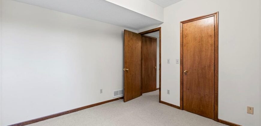 5607 N Flint Ridge Road, Kansas City, MO 64151