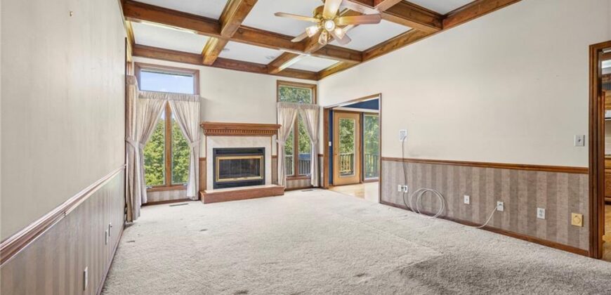5607 N Flint Ridge Road, Kansas City, MO 64151