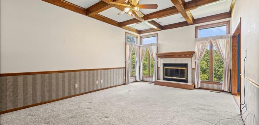 5607 N Flint Ridge Road, Kansas City, MO 64151