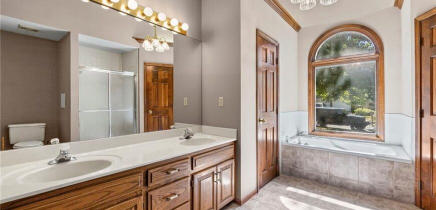 5607 N Flint Ridge Road, Kansas City, MO 64151