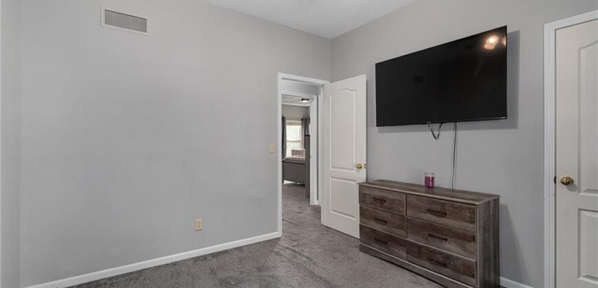 8705 N Carson Avenue, Kansas City, MO 64153