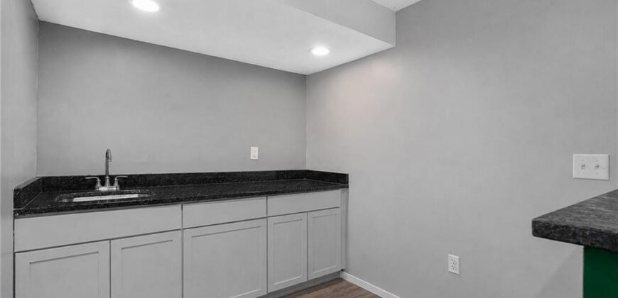 8705 N Carson Avenue, Kansas City, MO 64153