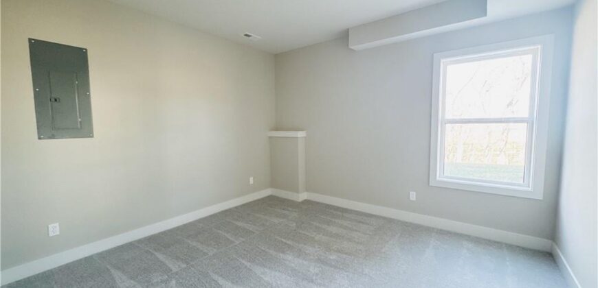 18000 N Peach Blossom Drive, Platte City, MO 64079