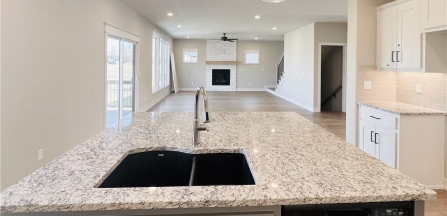18000 N Peach Blossom Drive, Platte City, MO 64079