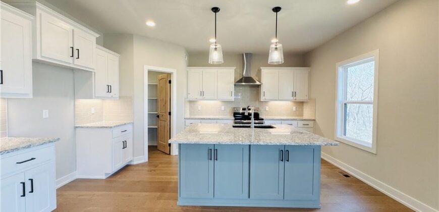 18000 N Peach Blossom Drive, Platte City, MO 64079