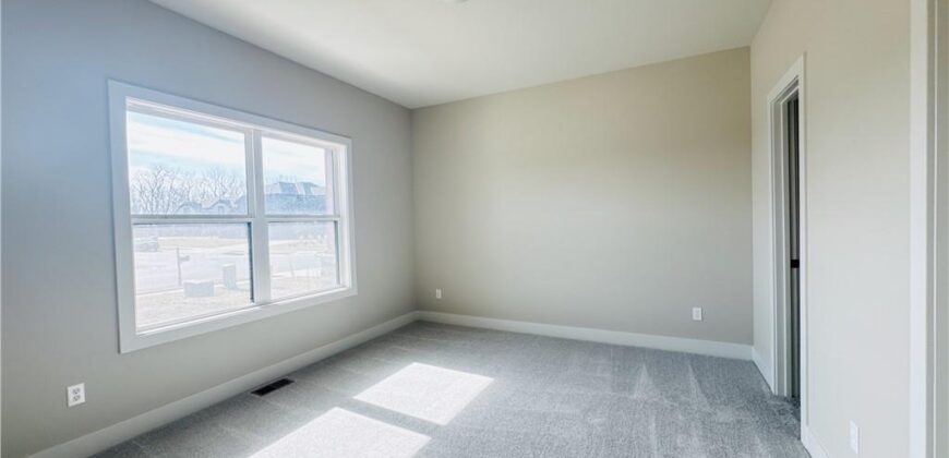 18000 N Peach Blossom Drive, Platte City, MO 64079