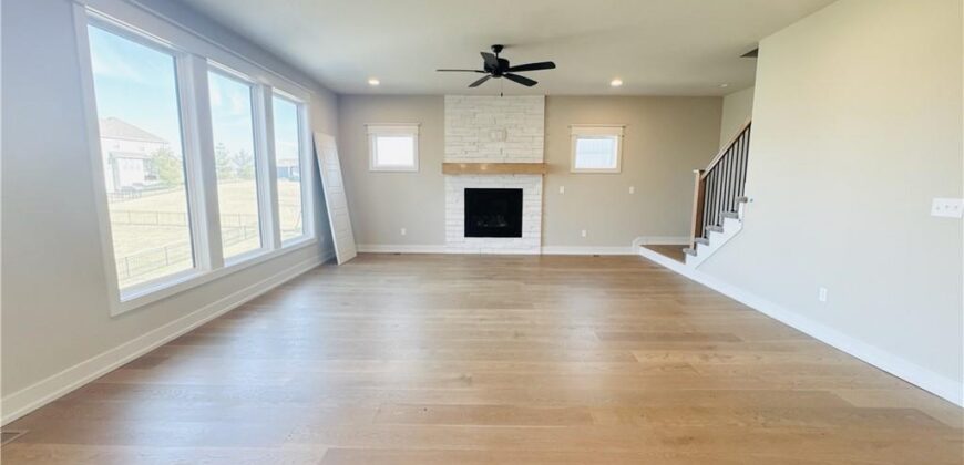 18000 N Peach Blossom Drive, Platte City, MO 64079