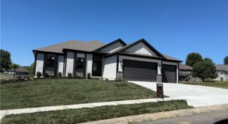 504 Blackhawke Drive, Smithville, MO 64089