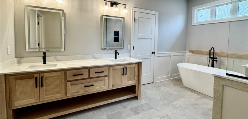 5888 NW Black Oak Court, Parkville, MO 64152