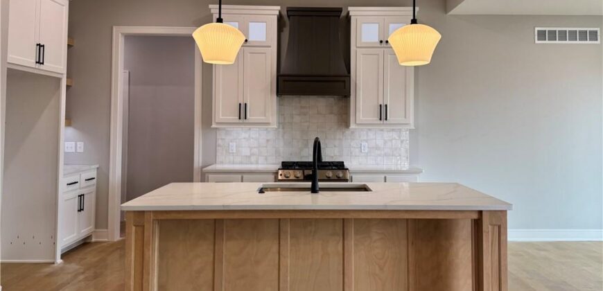 5888 NW Black Oak Court, Parkville, MO 64152
