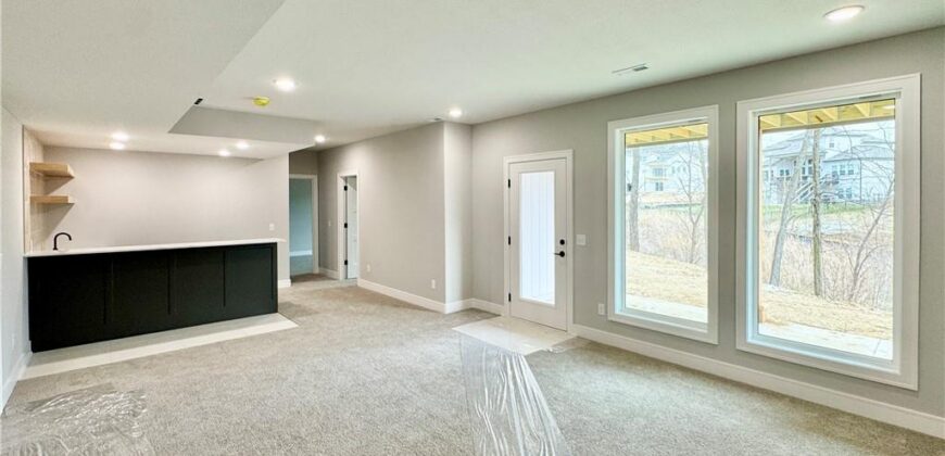 5888 NW Black Oak Court, Parkville, MO 64152