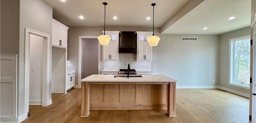 5888 NW Black Oak Court, Parkville, MO 64152