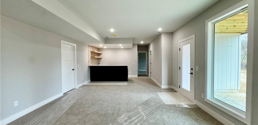 5888 NW Black Oak Court, Parkville, MO 64152