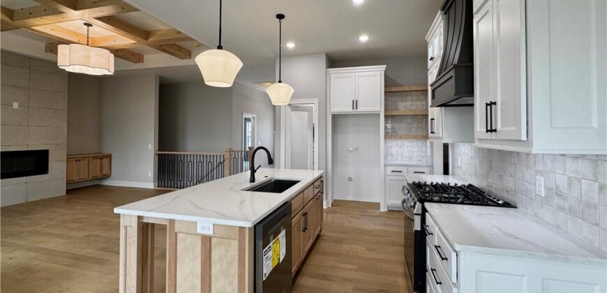 5888 NW Black Oak Court, Parkville, MO 64152