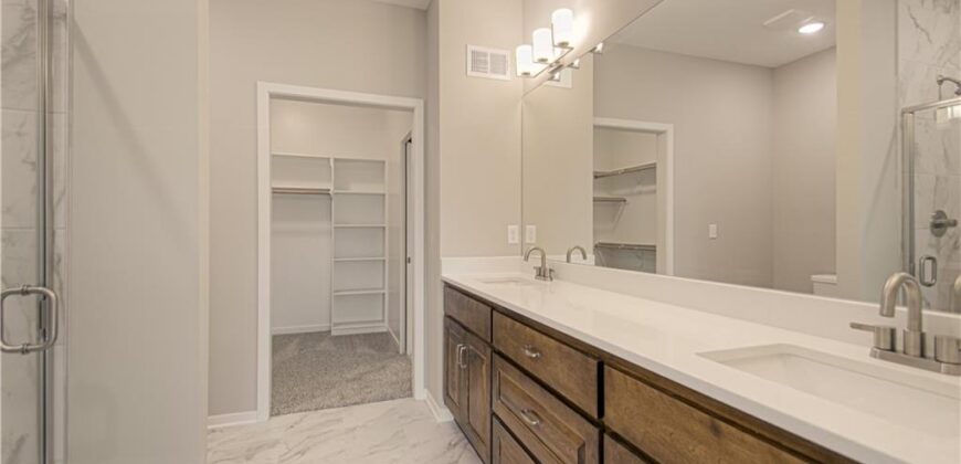 2121 Greenfield Point, Kearney, MO 64060