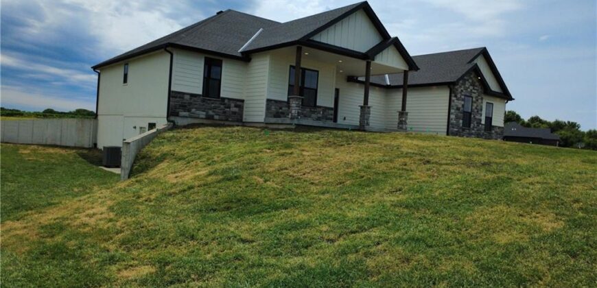 7203 92 Highway, Smithville, MO 64089