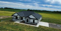 7203 92 Highway, Smithville, MO 64089