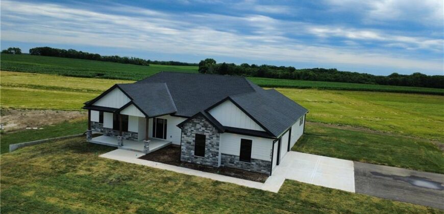 7203 92 Highway, Smithville, MO 64089