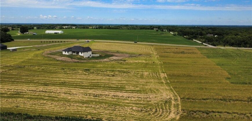 7203 92 Highway, Smithville, MO 64089