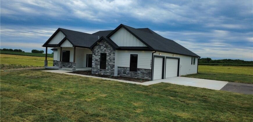 7203 92 Highway, Smithville, MO 64089