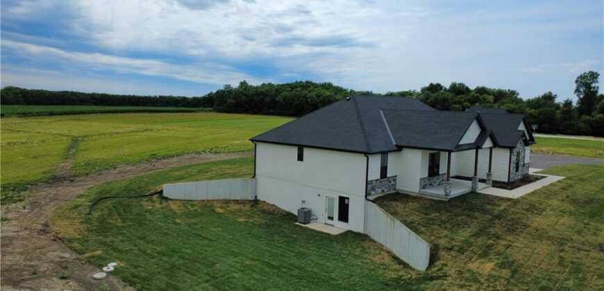 7203 92 Highway, Smithville, MO 64089
