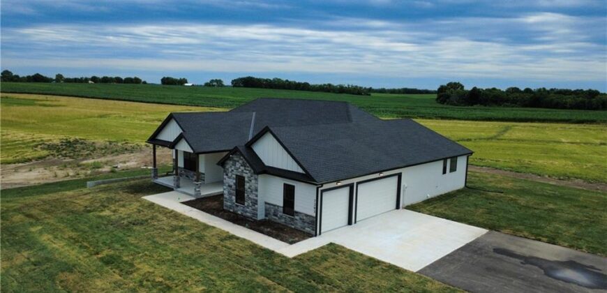 7203 92 Highway, Smithville, MO 64089