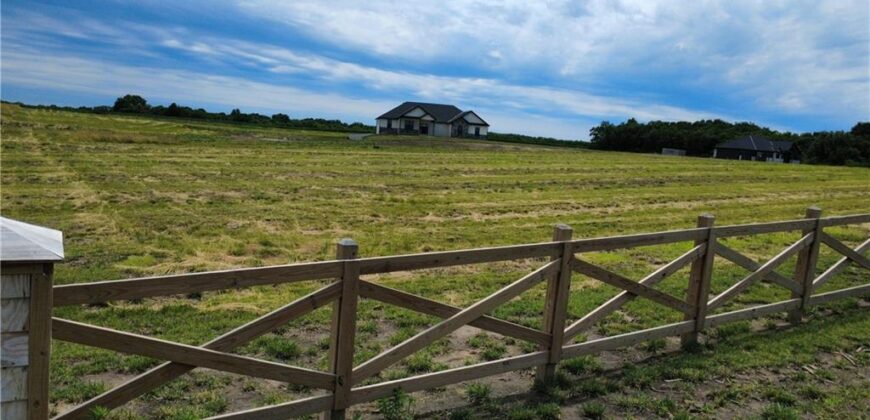 7203 92 Highway, Smithville, MO 64089