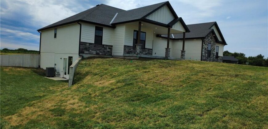 7203 92 Highway, Smithville, MO 64089