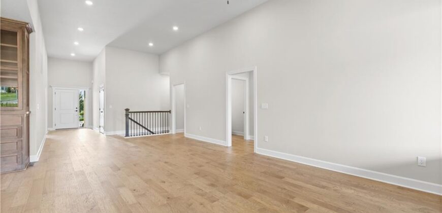 10101 N Oakland Avenue, Kansas City, MO 64157