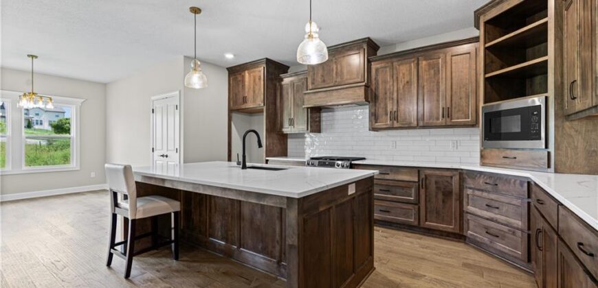 10101 N Oakland Avenue, Kansas City, MO 64157