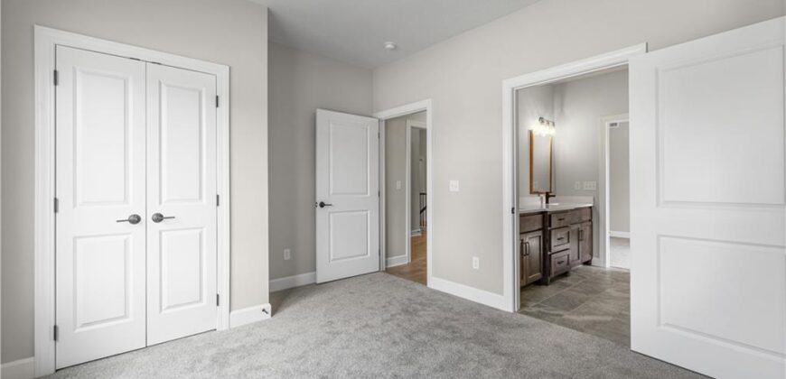 10101 N Oakland Avenue, Kansas City, MO 64157
